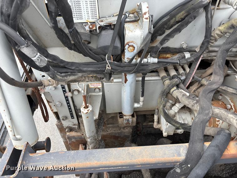 image for item EE4107 2009 RoadTec RP-175 paver