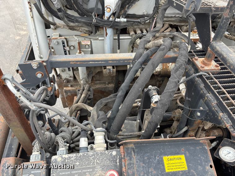 image for item EE4107 2009 RoadTec RP-175 paver