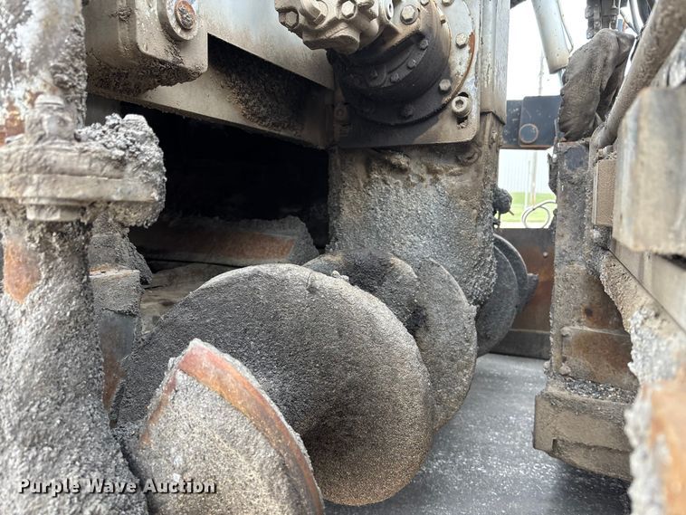 image for item EE4107 2009 RoadTec RP-175 paver