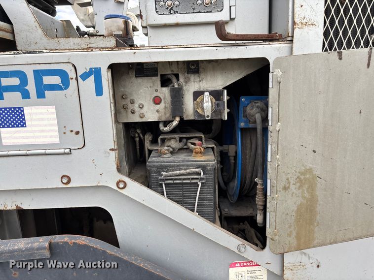 image for item EE4107 2009 RoadTec RP-175 paver