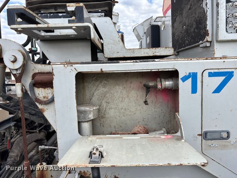 image for item EE4107 2009 RoadTec RP-175 paver