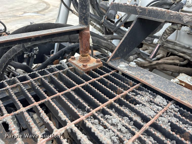 image for item EE4107 2009 RoadTec RP-175 paver