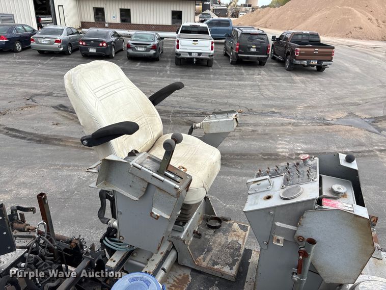 image for item EE4107 2009 RoadTec RP-175 paver