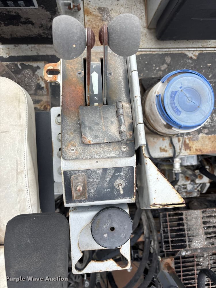 image for item EE4107 2009 RoadTec RP-175 paver