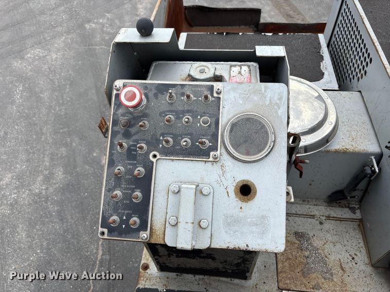 image for item EE4107 2009 RoadTec RP-175 paver