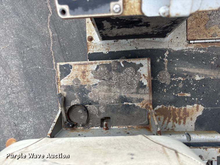 image for item EE4107 2009 RoadTec RP-175 paver