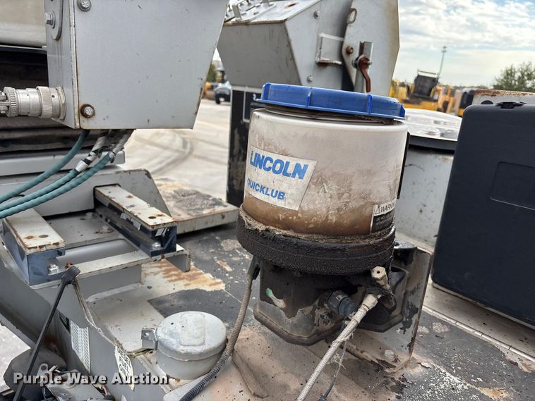 image for item EE4107 2009 RoadTec RP-175 paver