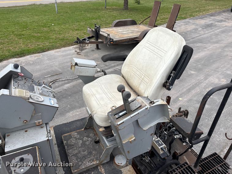 image for item EE4107 2009 RoadTec RP-175 paver