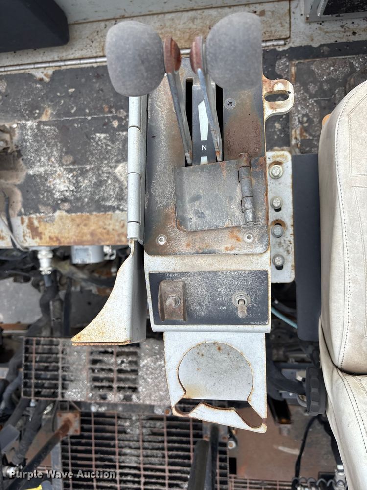 image for item EE4107 2009 RoadTec RP-175 paver