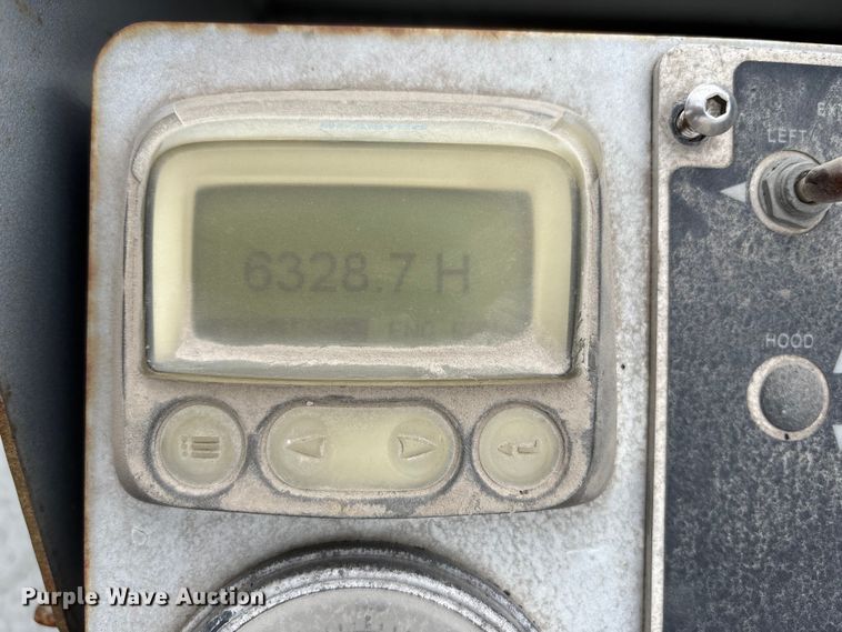 image for item EE4107 2009 RoadTec RP-175 paver