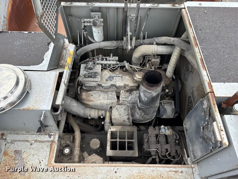 image for item EE4107 2009 RoadTec RP-175 paver