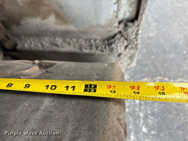 image for item EE4107 2009 RoadTec RP-175 paver