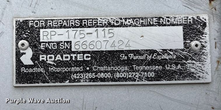 image for item EE4107 2009 RoadTec RP-175 paver