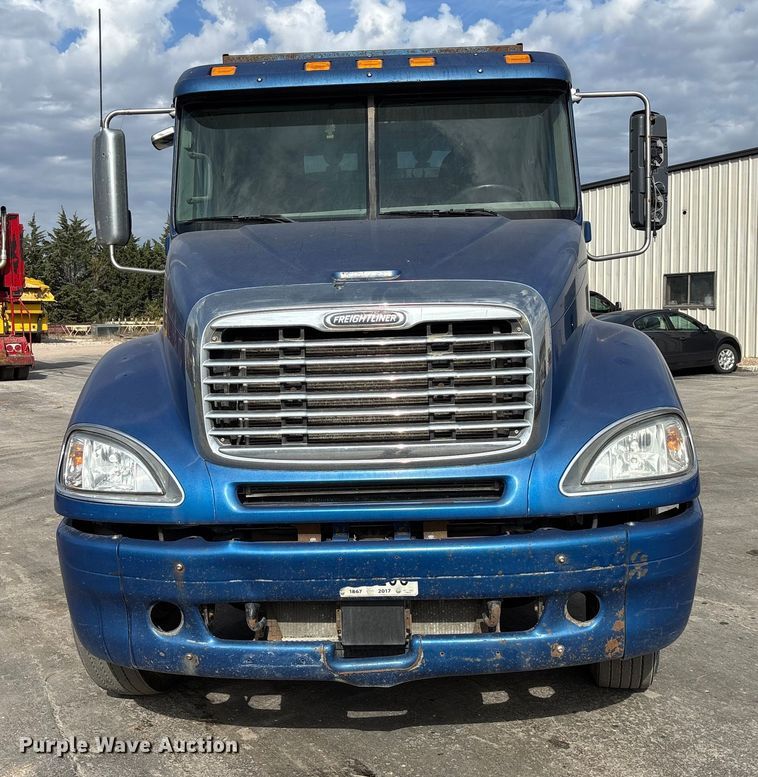 image for item EE4108 2007 Freightliner Columbia dump truck