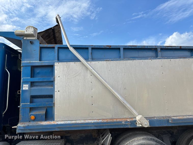 image for item EE4108 2007 Freightliner Columbia dump truck