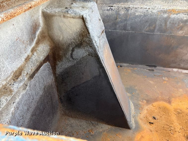 image for item EE4108 2007 Freightliner Columbia dump truck