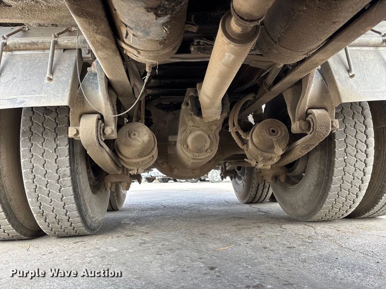 image for item EE4108 2007 Freightliner Columbia dump truck