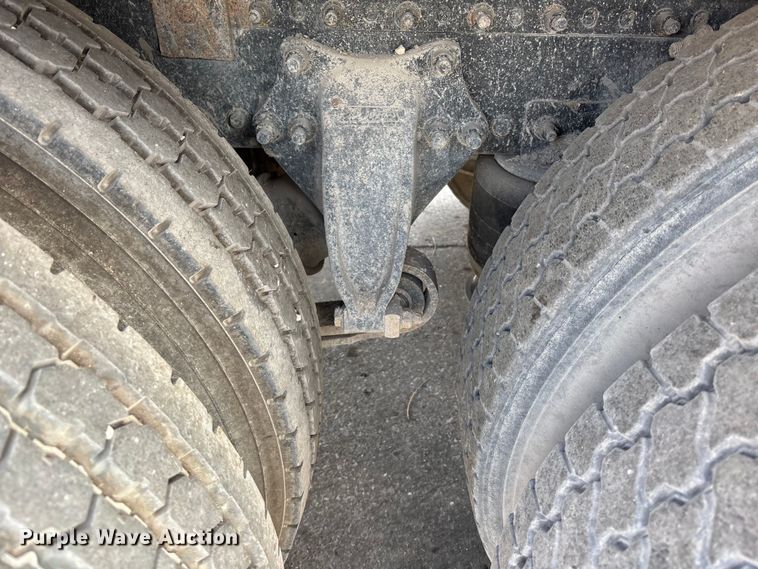 image for item EE4108 2007 Freightliner Columbia dump truck