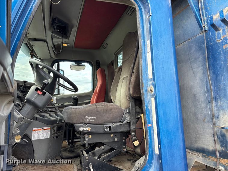 image for item EE4108 2007 Freightliner Columbia dump truck