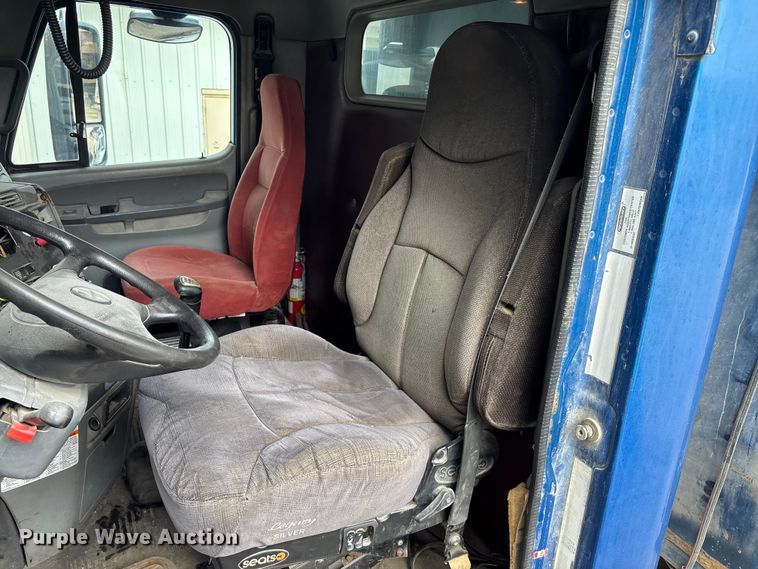 image for item EE4108 2007 Freightliner Columbia dump truck