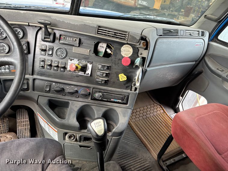 image for item EE4108 2007 Freightliner Columbia dump truck