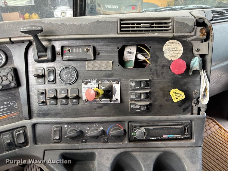 image for item EE4108 2007 Freightliner Columbia dump truck