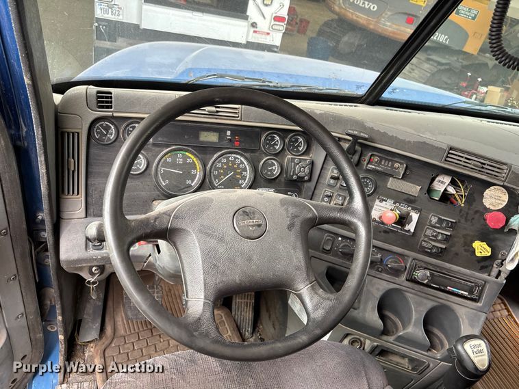 image for item EE4108 2007 Freightliner Columbia dump truck