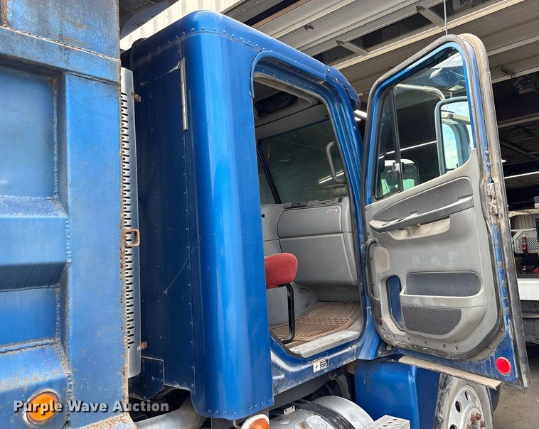 image for item EE4108 2007 Freightliner Columbia dump truck