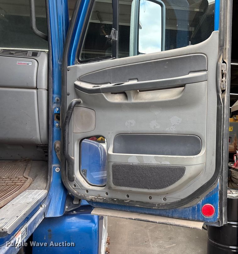 image for item EE4108 2007 Freightliner Columbia dump truck