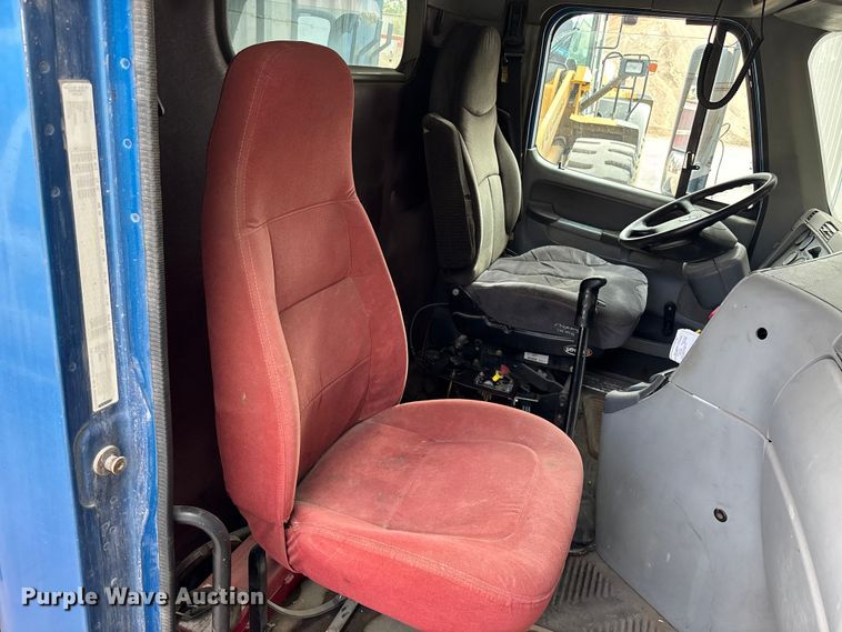 image for item EE4108 2007 Freightliner Columbia dump truck