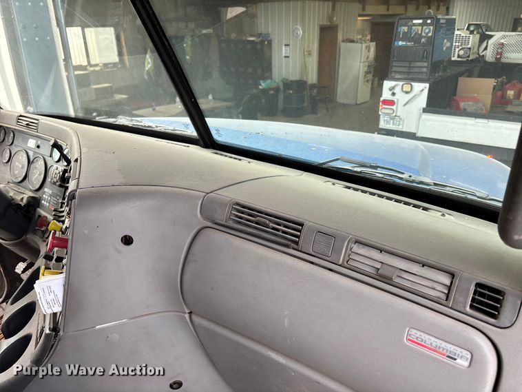 image for item EE4108 2007 Freightliner Columbia dump truck