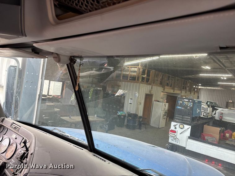 image for item EE4108 2007 Freightliner Columbia dump truck