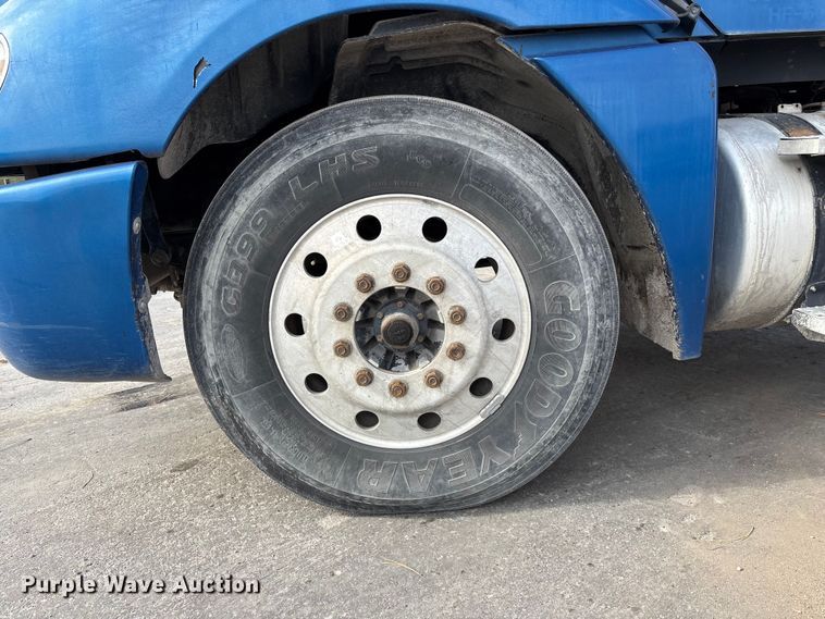 image for item EE4108 2007 Freightliner Columbia dump truck