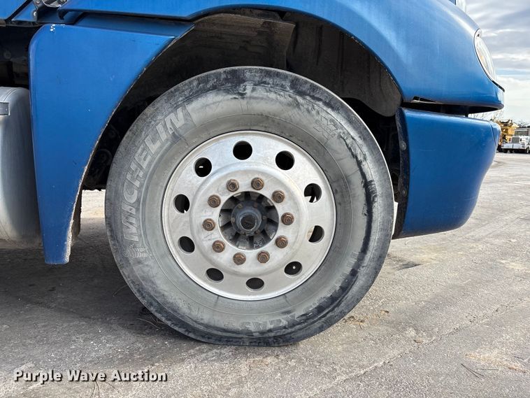 image for item EE4108 2007 Freightliner Columbia dump truck