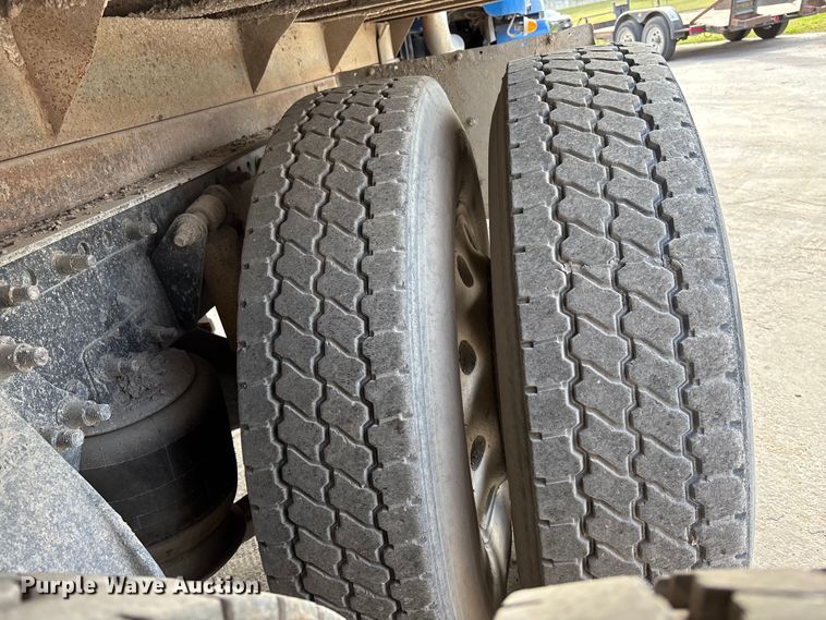 image for item EE4108 2007 Freightliner Columbia dump truck