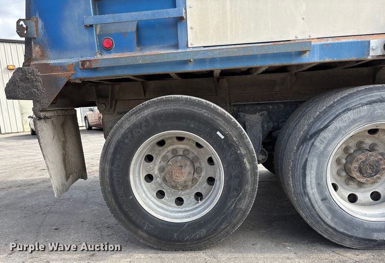 image for item EE4108 2007 Freightliner Columbia dump truck