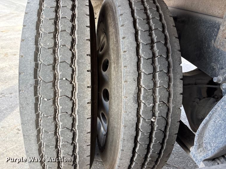 image for item EE4108 2007 Freightliner Columbia dump truck