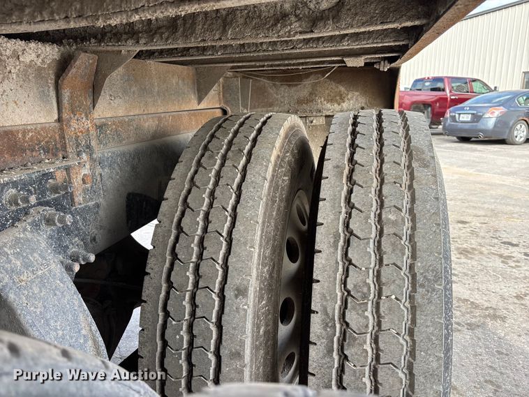 image for item EE4108 2007 Freightliner Columbia dump truck