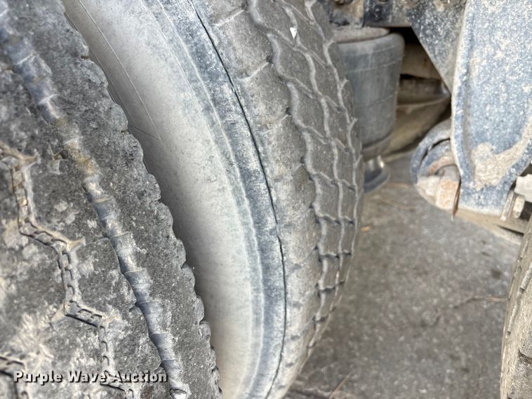 image for item EE4108 2007 Freightliner Columbia dump truck