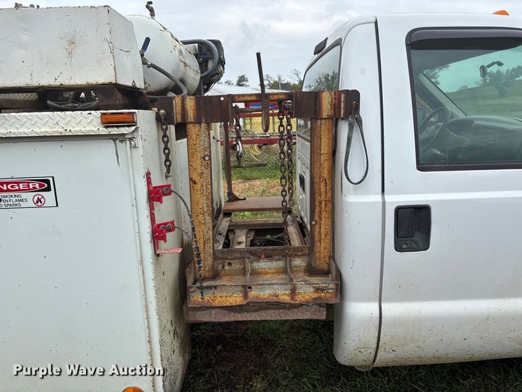 image for item EE4116 2001 Ford F550 utility / service truck