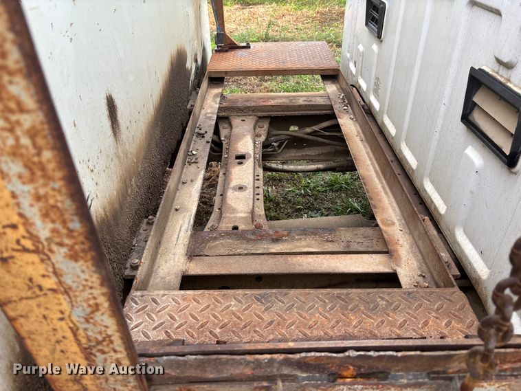 image for item EE4116 2001 Ford F550 utility / service truck