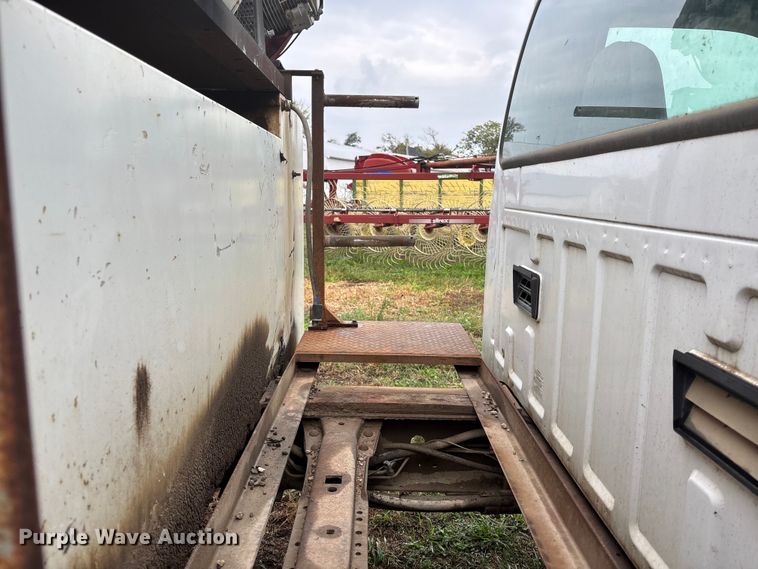image for item EE4116 2001 Ford F550 utility / service truck