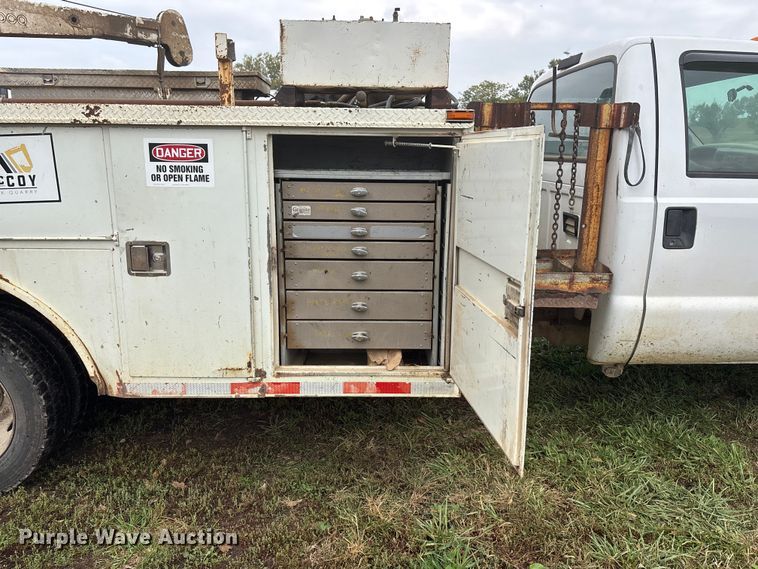 image for item EE4116 2001 Ford F550 utility / service truck