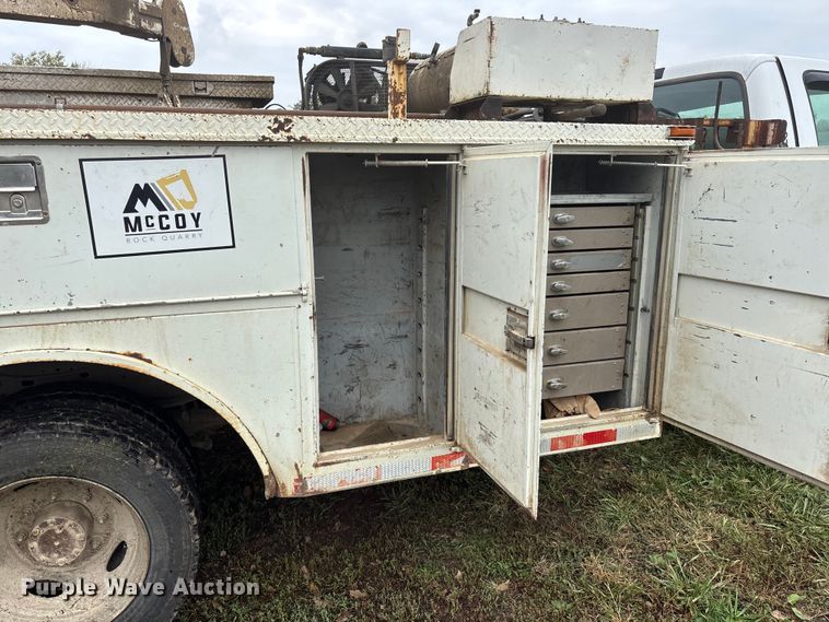 image for item EE4116 2001 Ford F550 utility / service truck