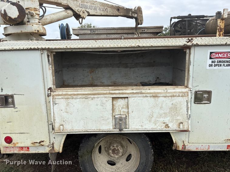 image for item EE4116 2001 Ford F550 utility / service truck