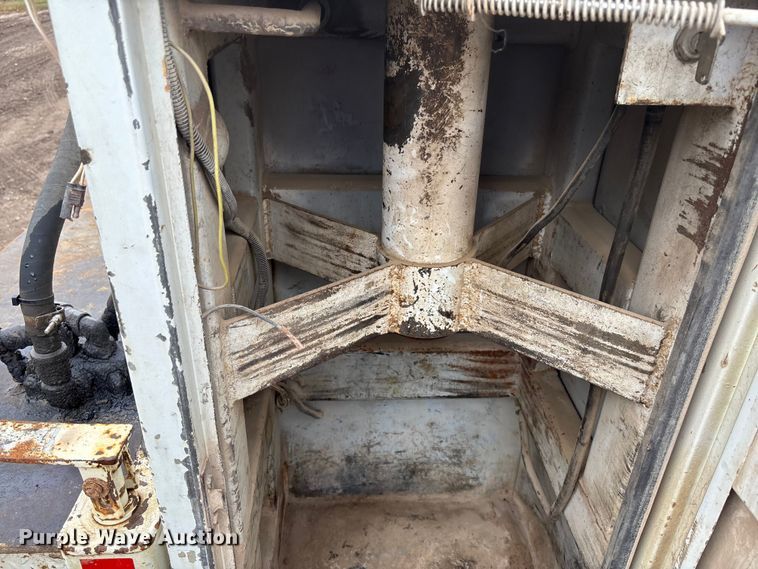 image for item EE4116 2001 Ford F550 utility / service truck