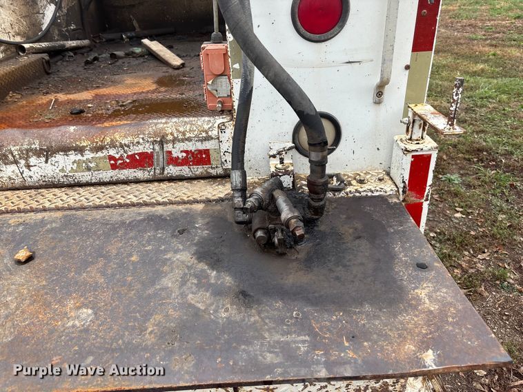 image for item EE4116 2001 Ford F550 utility / service truck