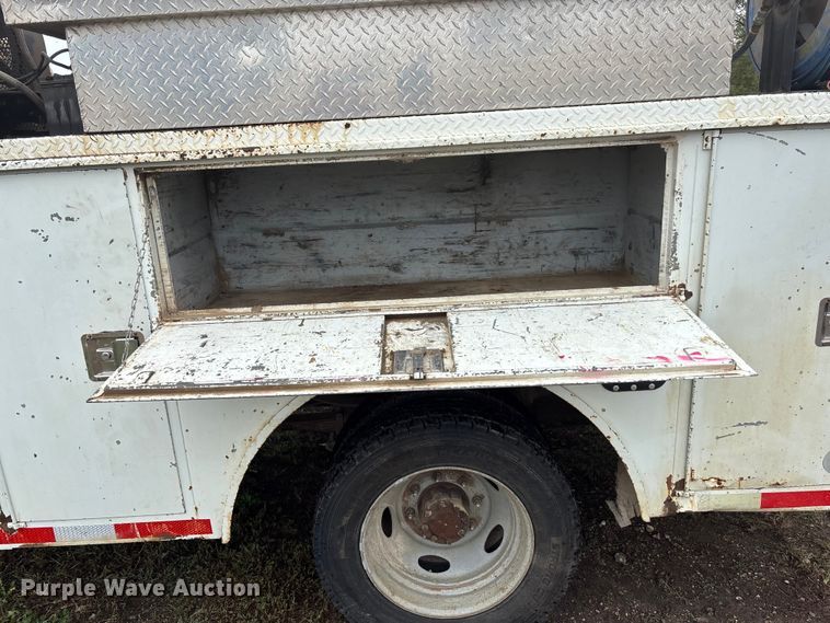 image for item EE4116 2001 Ford F550 utility / service truck