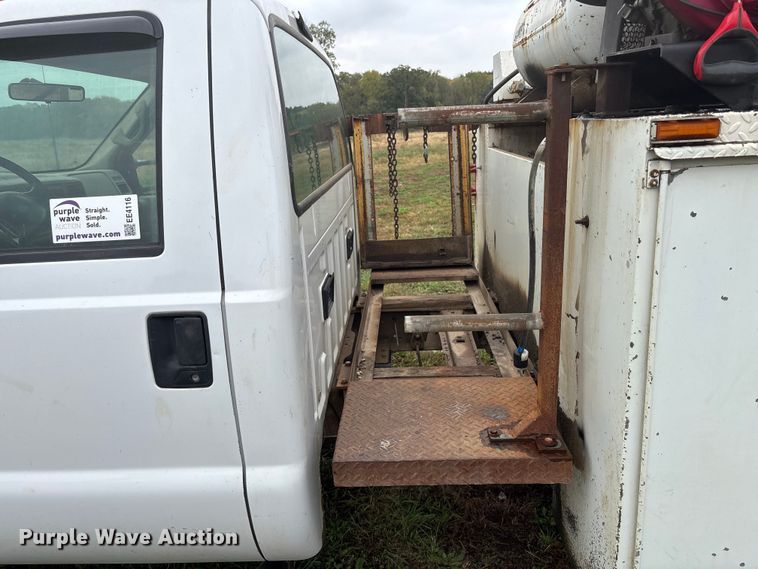 image for item EE4116 2001 Ford F550 utility / service truck