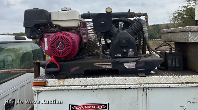 image for item EE4116 2001 Ford F550 utility / service truck